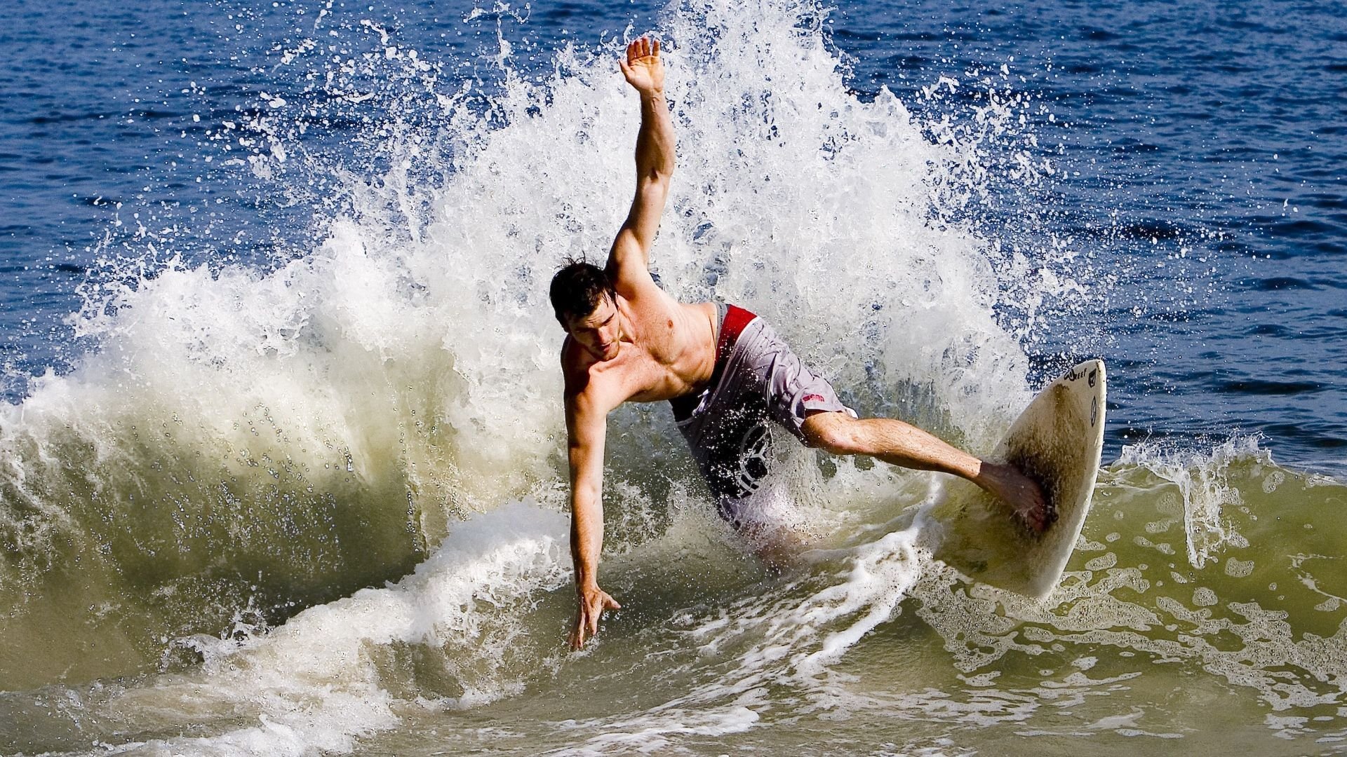 逆袭之夜，老鹰绝杀鹈鹕，季后赛悬念再起