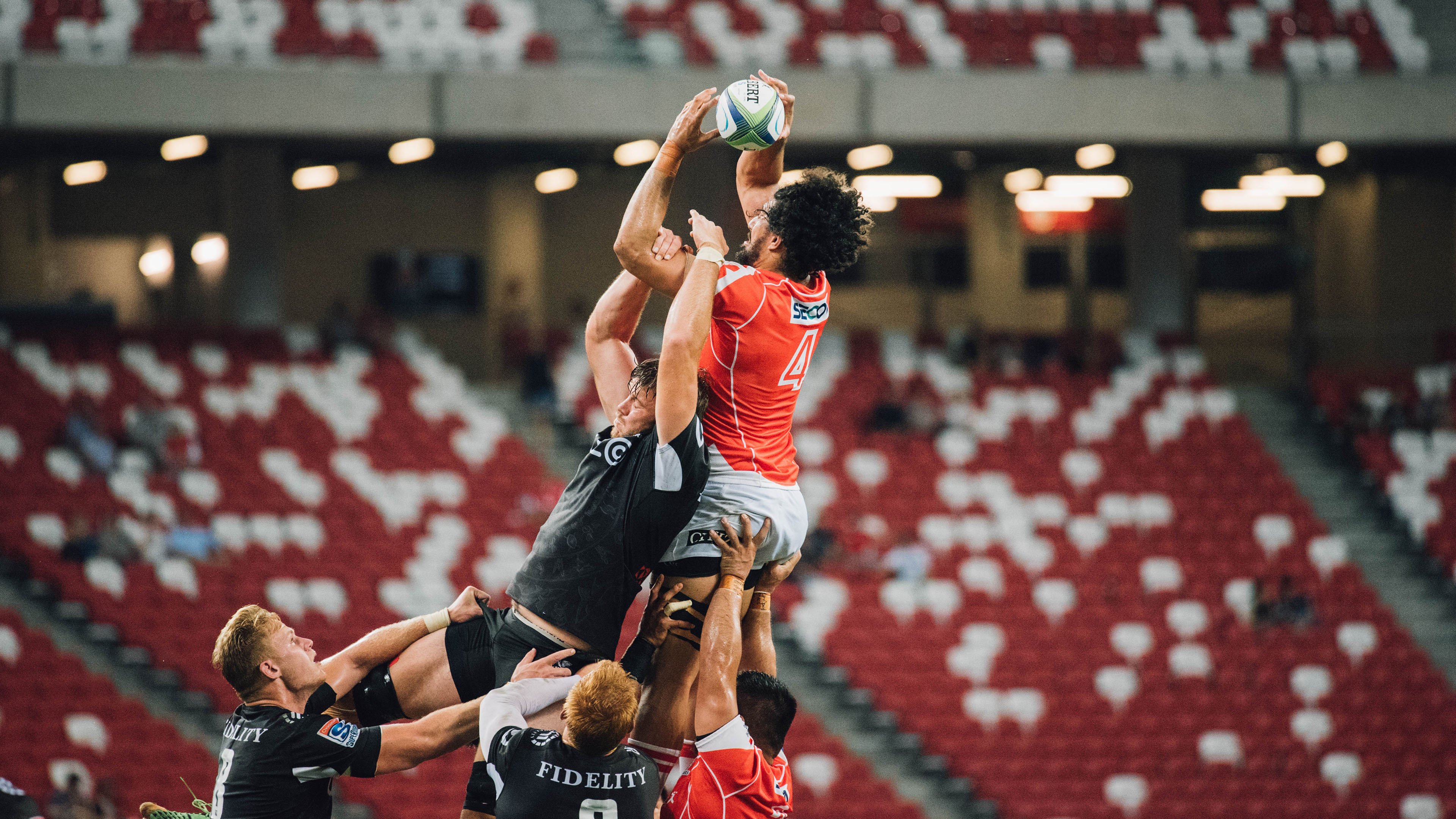 赛道上的双重震撼，雷诺碾压马丁，维斯塔潘再书传奇